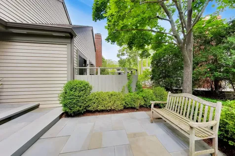 32 Warrington Drive Lake Bluff IL 60044