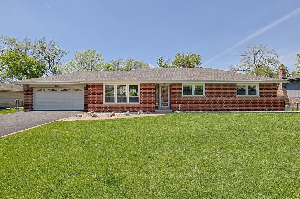2232 Sprucewood Avenue Des Plaines IL 60018