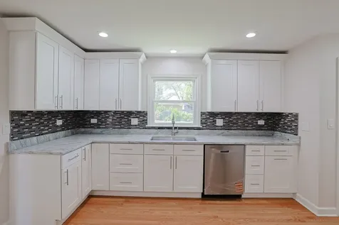 2232 Sprucewood Avenue Des Plaines IL 60018