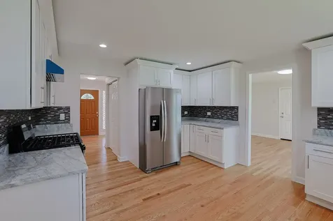 2232 Sprucewood Avenue Des Plaines IL 60018