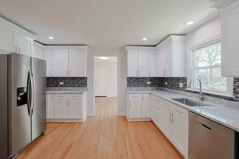 2232 Sprucewood Avenue Des Plaines IL 60018