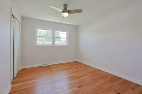 2232 Sprucewood Avenue Des Plaines IL 60018