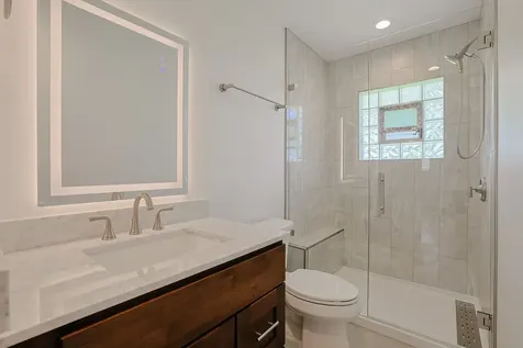 2232 Sprucewood Avenue Des Plaines IL 60018