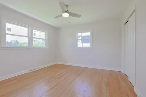 2232 Sprucewood Avenue Des Plaines IL 60018