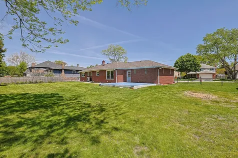 2232 Sprucewood Avenue Des Plaines IL 60018