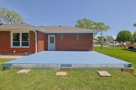 2232 Sprucewood Avenue Des Plaines IL 60018