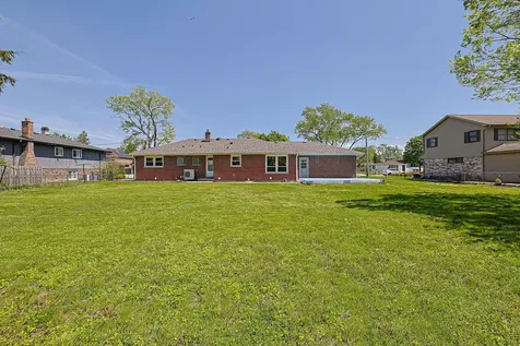 2232 Sprucewood Avenue Des Plaines IL 60018