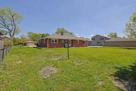 2232 Sprucewood Avenue Des Plaines IL 60018