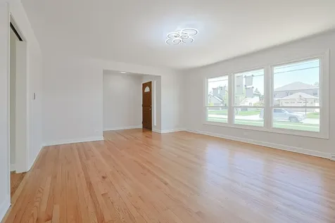 2232 Sprucewood Avenue Des Plaines IL 60018