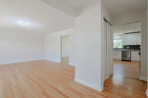 2232 Sprucewood Avenue Des Plaines IL 60018
