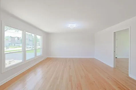 2232 Sprucewood Avenue Des Plaines IL 60018