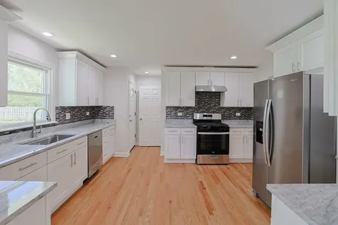 2232 Sprucewood Avenue Des Plaines IL 60018