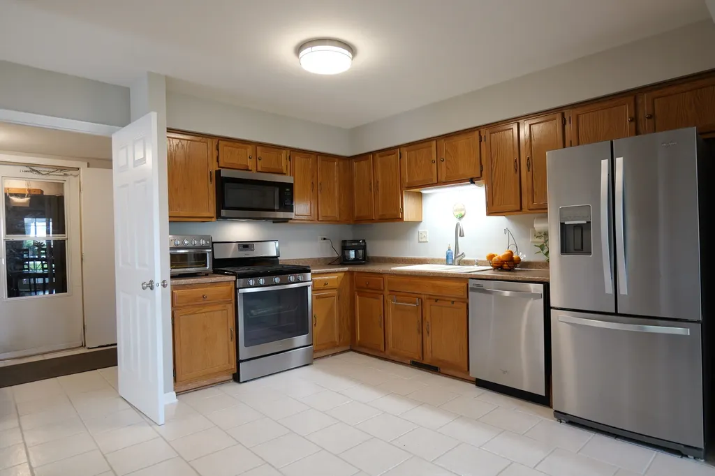99 Townsend Circle Naperville IL 60565
