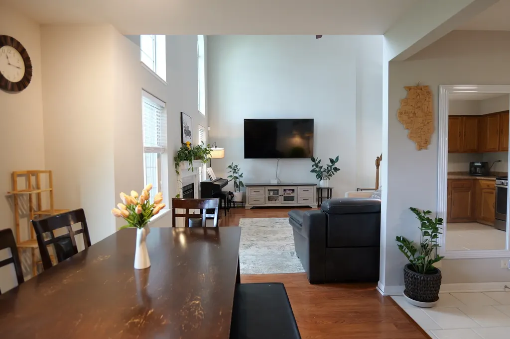 99 Townsend Circle Naperville IL 60565