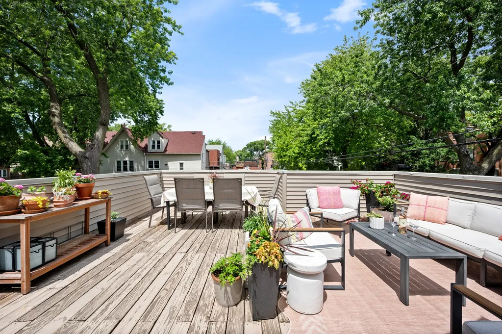 2219 North Campbell Avenue Chicago IL 60647