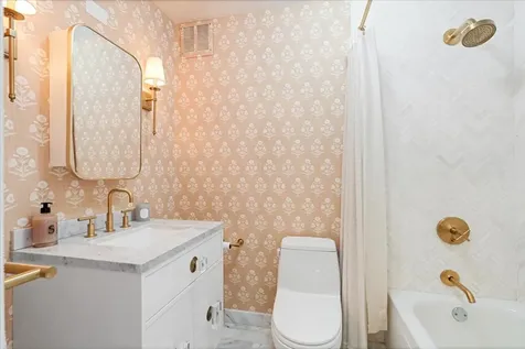 100 East Walton Street Chicago IL 60611