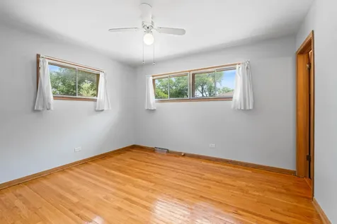 5512 Warren Street Morton Grove IL 60053