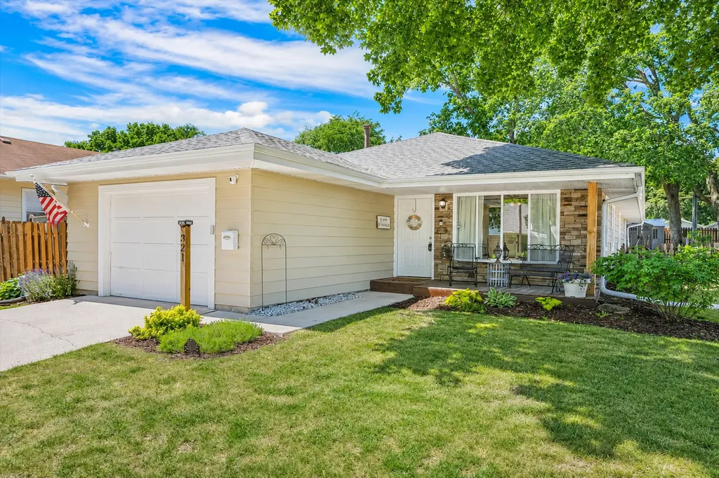321 Ingleside Avenue Aurora IL 60506