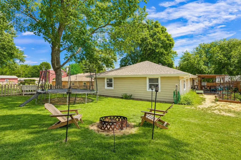 321 Ingleside Avenue Aurora IL 60506