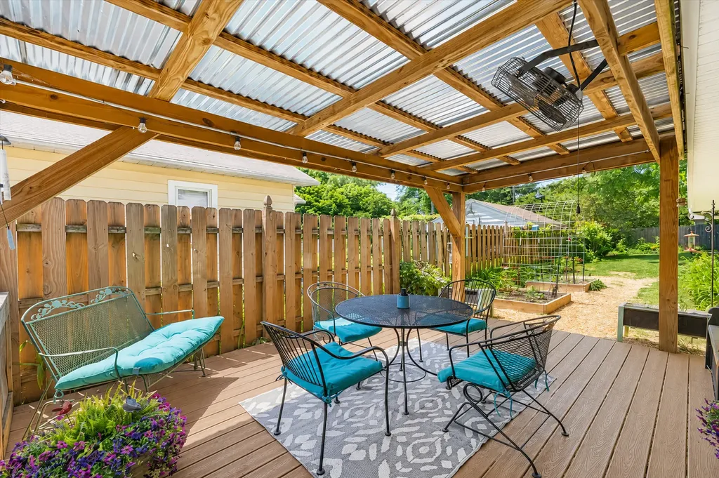 321 Ingleside Avenue Aurora IL 60506
