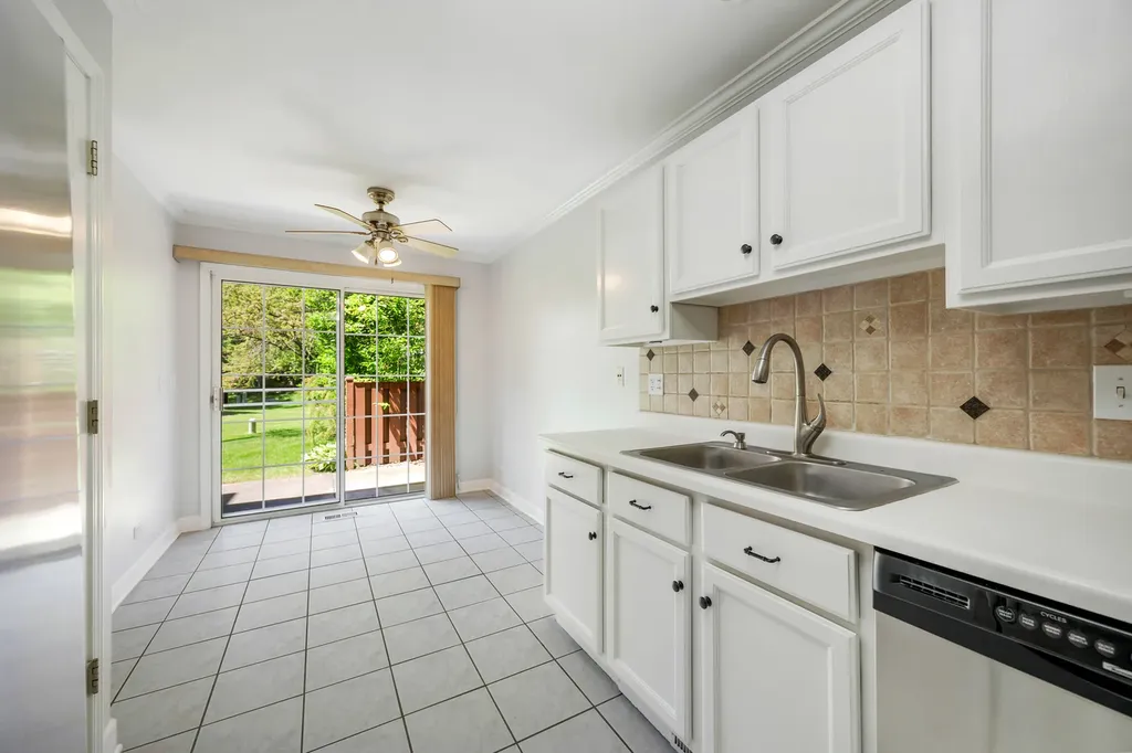 2910 Belle Lane Schaumburg IL 60193