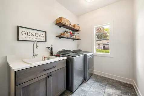 715 Oakwood Drive Geneva IL 60134