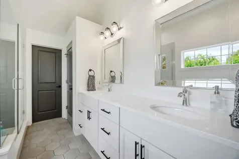 715 Oakwood Drive Geneva IL 60134