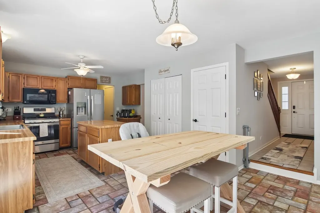 3880 Thornberry Way Lake In The Hills IL 60156