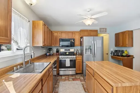 3880 Thornberry Way Lake In The Hills IL 60156