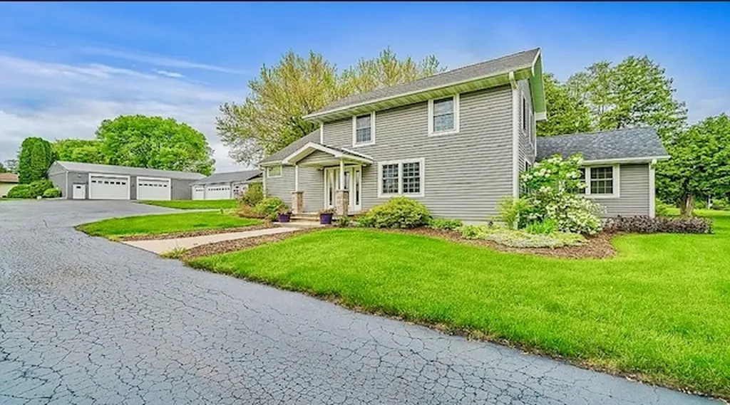 2912 Woodlawn Road Sterling IL 61081