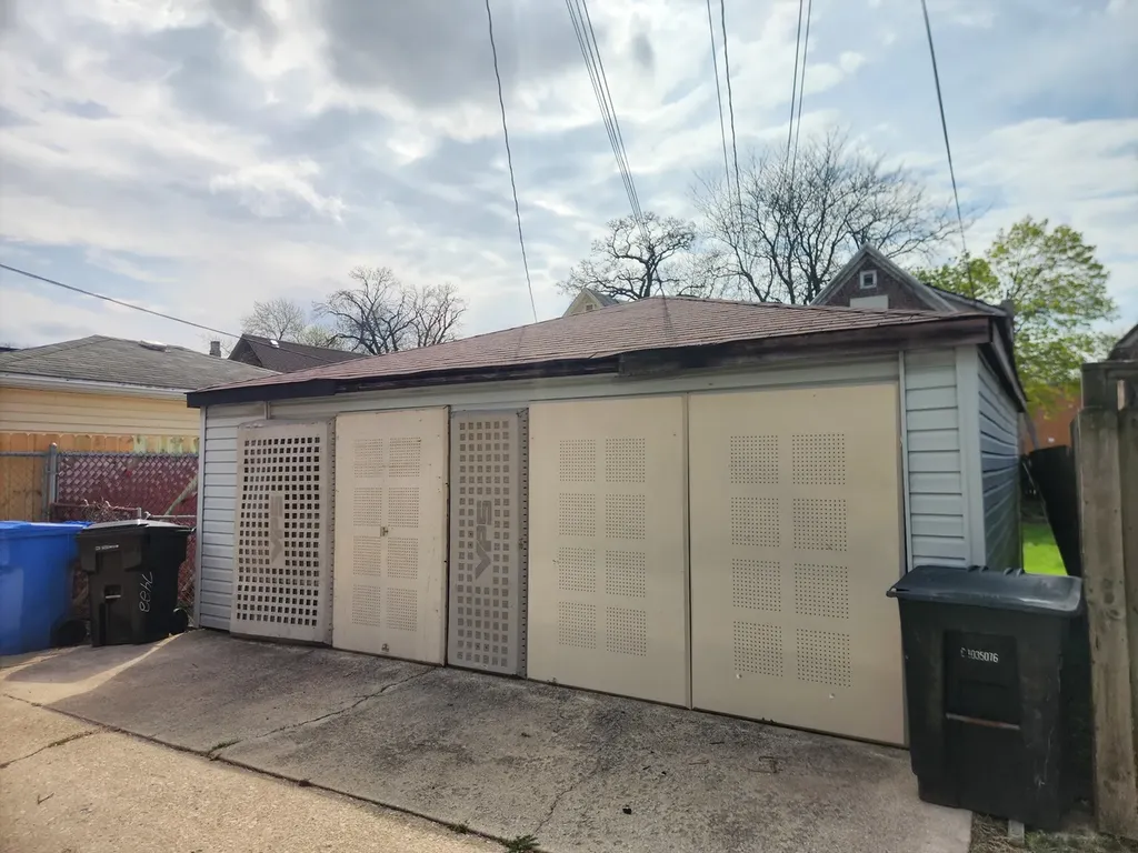 7403 South Dante Avenue Chicago IL 60619