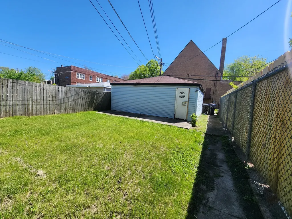 7403 South Dante Avenue Chicago IL 60619