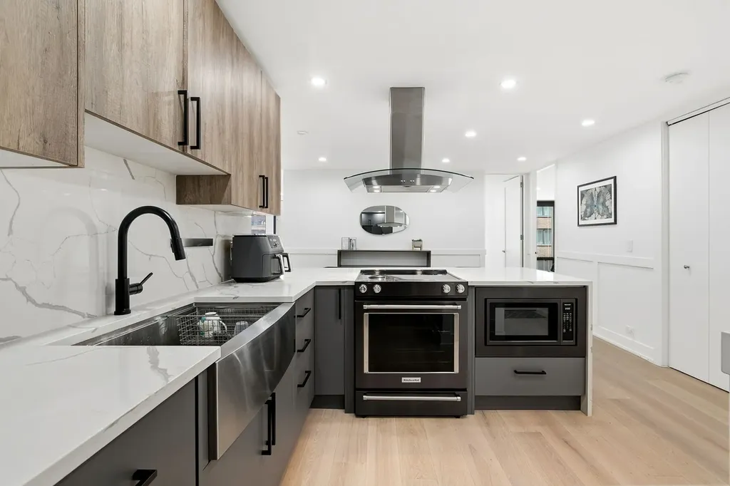 200 East Delaware Place Chicago IL 60611