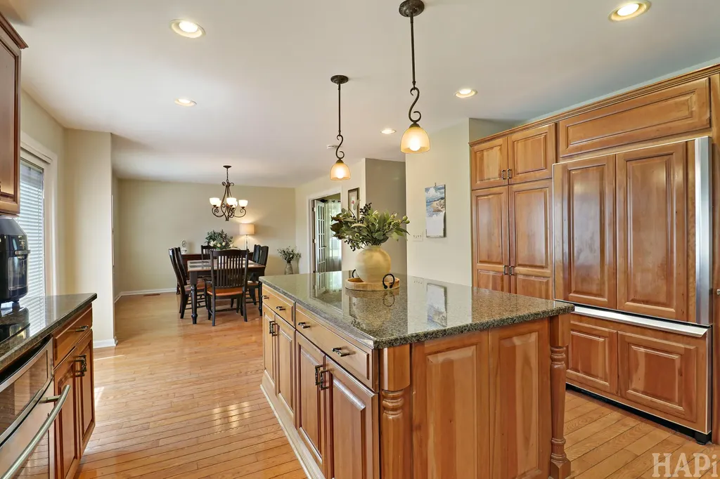 1090 Winding Glen Court Carol Stream IL 60188