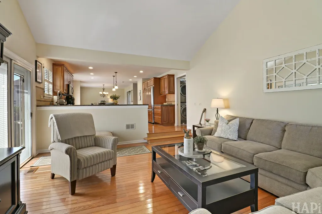 1090 Winding Glen Court Carol Stream IL 60188