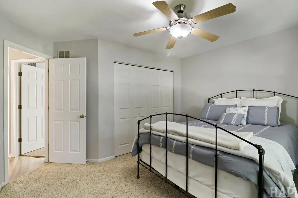 1090 Winding Glen Court Carol Stream IL 60188
