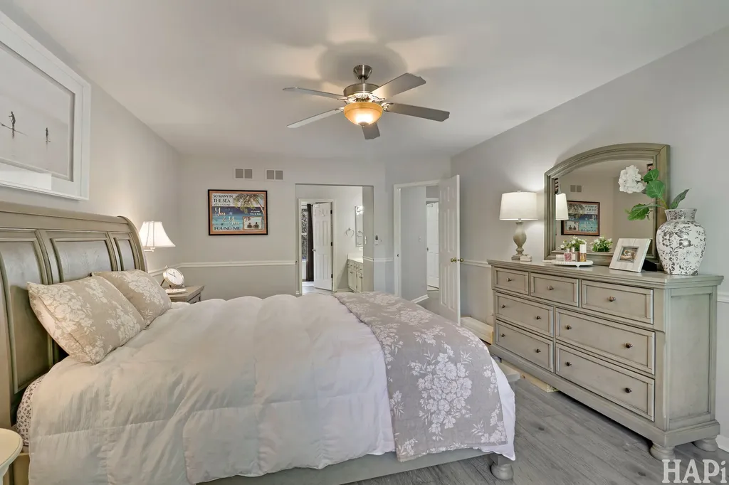 1090 Winding Glen Court Carol Stream IL 60188