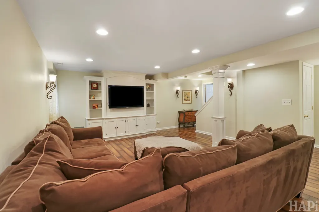 1090 Winding Glen Court Carol Stream IL 60188