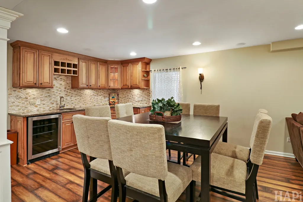 1090 Winding Glen Court Carol Stream IL 60188