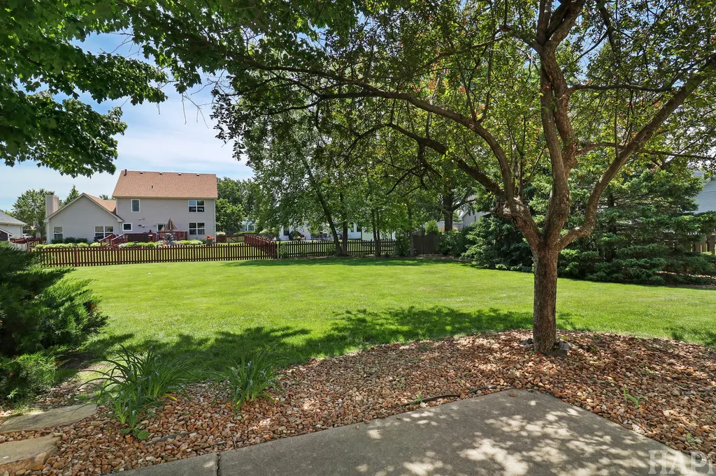 1090 Winding Glen Court Carol Stream IL 60188