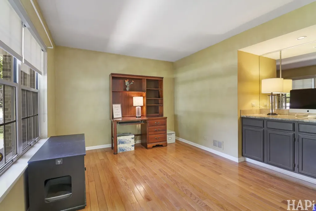 1090 Winding Glen Court Carol Stream IL 60188