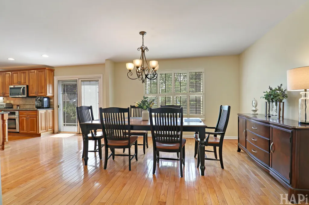 1090 Winding Glen Court Carol Stream IL 60188