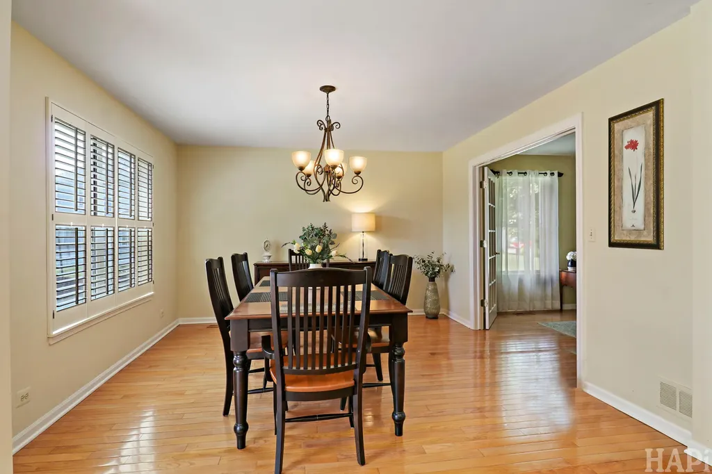 1090 Winding Glen Court Carol Stream IL 60188
