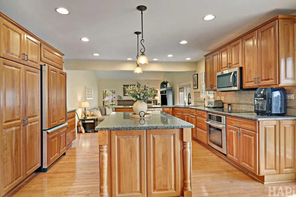 1090 Winding Glen Court Carol Stream IL 60188