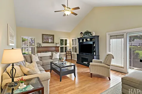 1090 Winding Glen Court Carol Stream IL 60188