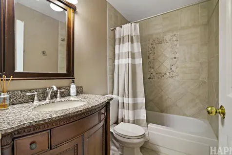 1090 Winding Glen Court Carol Stream IL 60188