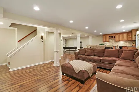 1090 Winding Glen Court Carol Stream IL 60188