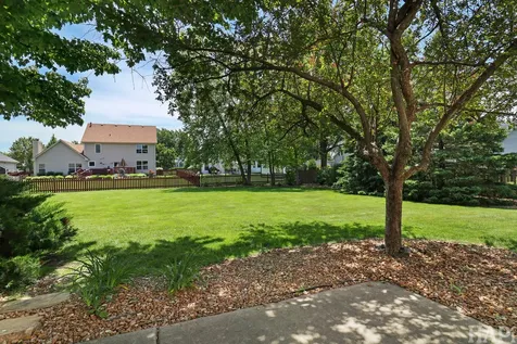 1090 Winding Glen Court Carol Stream IL 60188