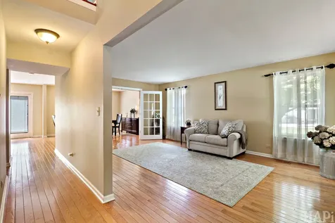 1090 Winding Glen Court Carol Stream IL 60188