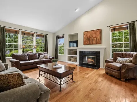 260 Summerdale Lane Algonquin IL 60102